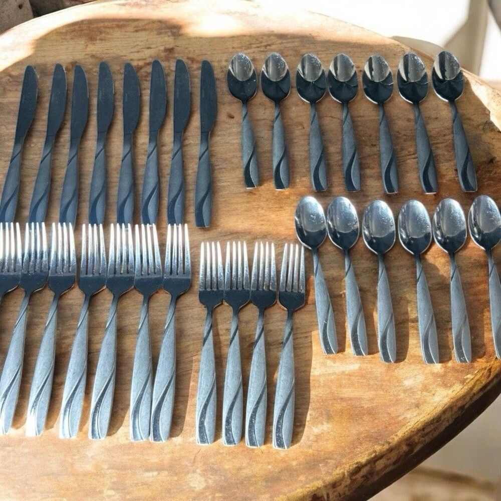 Oneida Silva Stainless 34 Piece Flatware Set Elegant Swirl Brushed Pattern Vtg